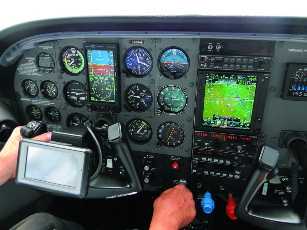 Cessna 182 Skylane panel
