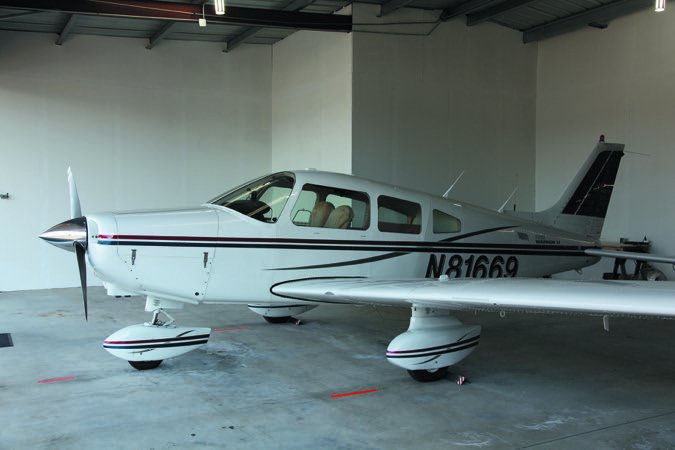 8 Esteves hangar