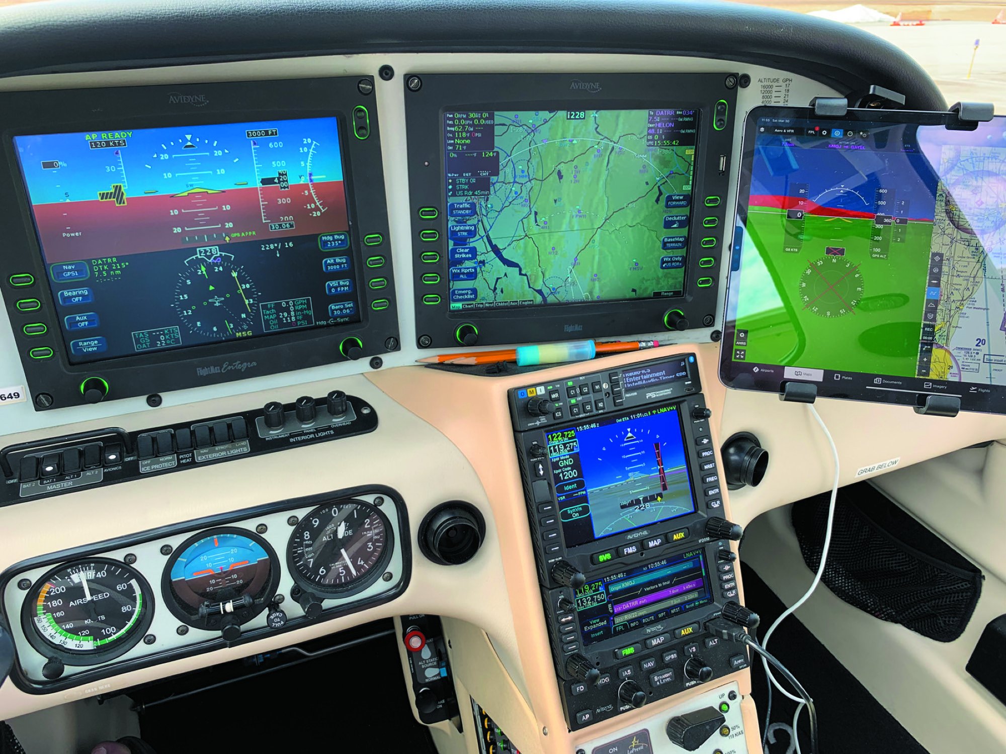 7 Cirrus Avidyne panel