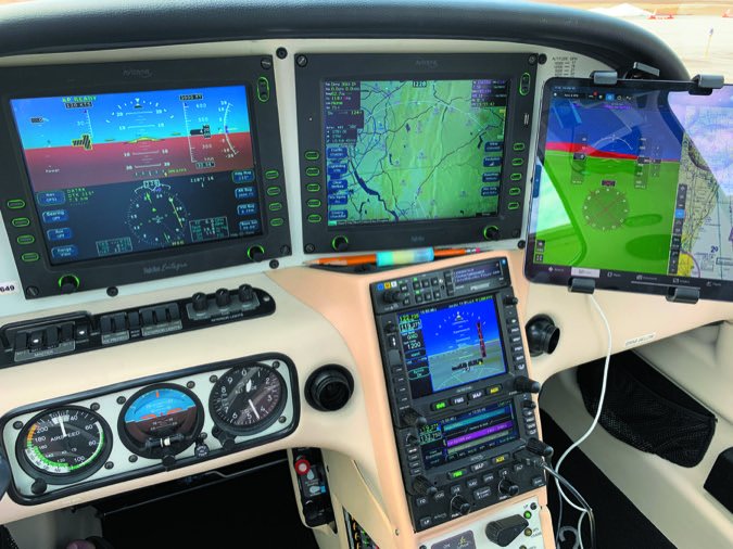 15 Cirrus Avidyne panel