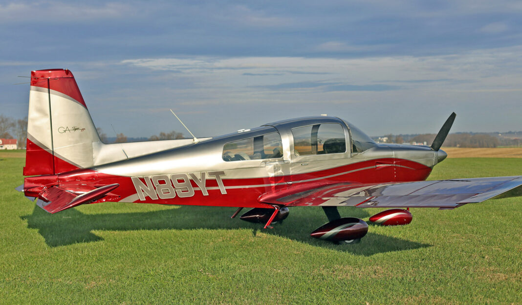 Clearcoat paint on a Grumman Tiger airplane
