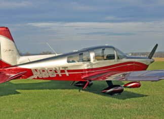 Clearcoat Paint Work: Easy Upkeep Clearcoat paint on a Grumman Tiger airplane