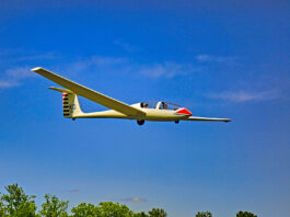 A Grob G103 on final. Photo courtesy of Ed Figuli. Adding a glider rating